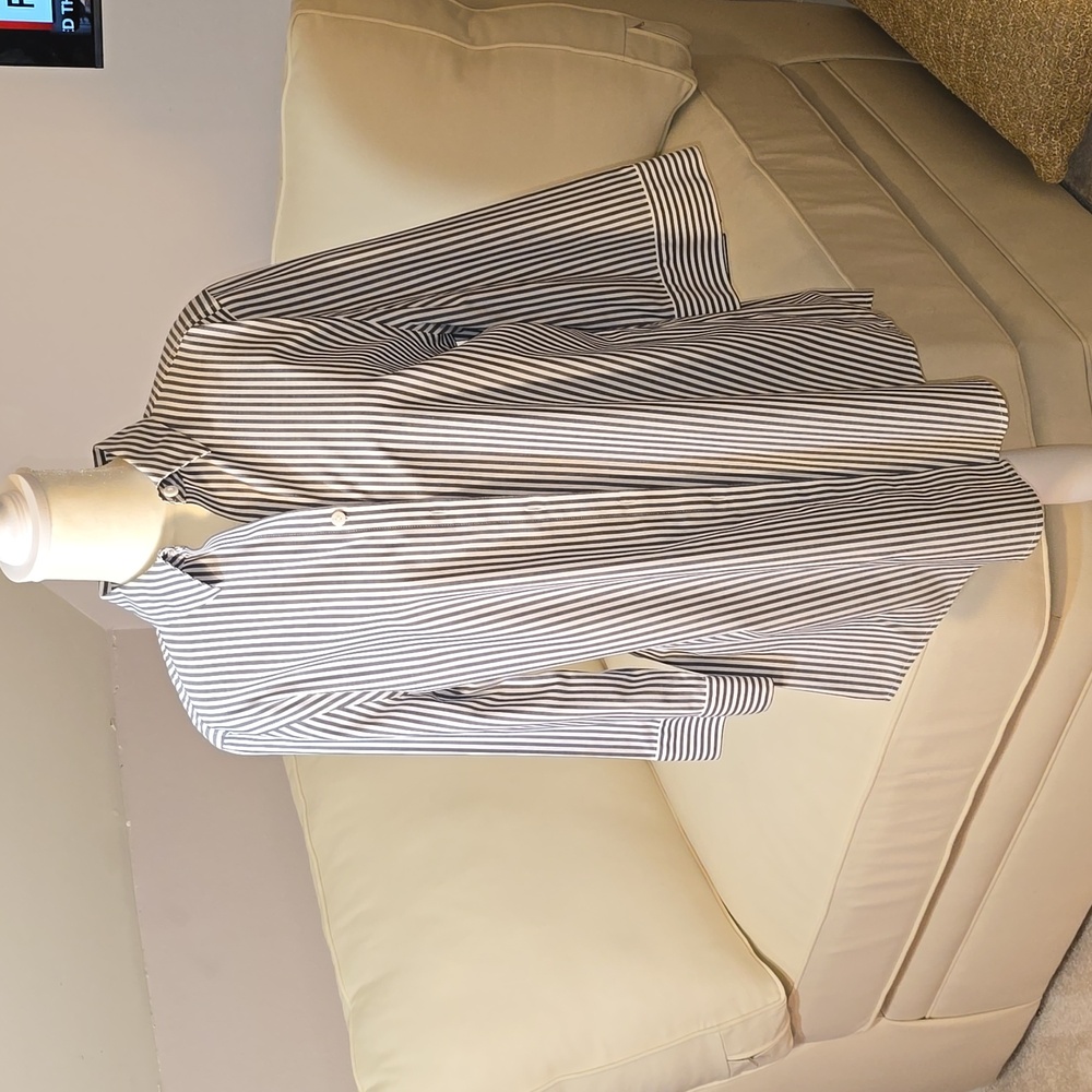 Great looking -  Boyfriend Blue & White crisp - NO IRON SHIRT